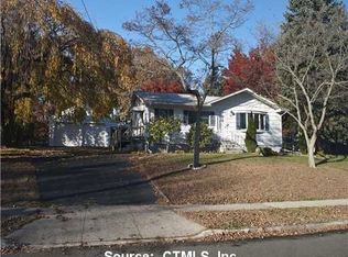 30 Sassacus Dr, Milford, CT 06461