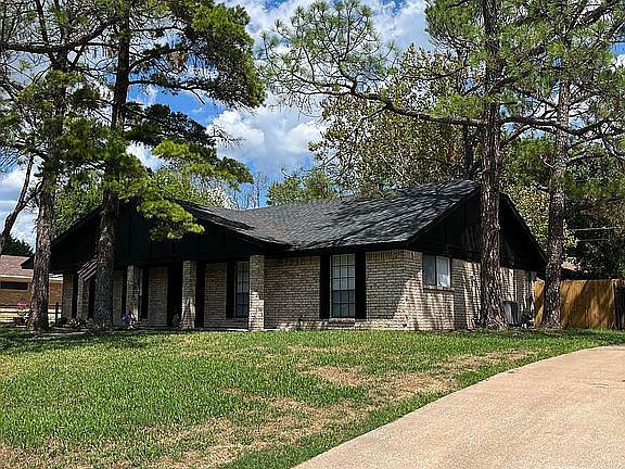 3rd image of 2531 Sherwood Dr