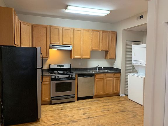 3rd image of 2919 N Milwaukee Ave