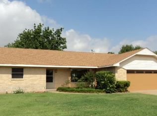 1917 N Mockingbird Ln, Altus, OK 73521