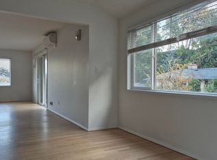 Amazing 2 Bedroom 1 Bath with View in NW Portland!, Portland, OR 97210