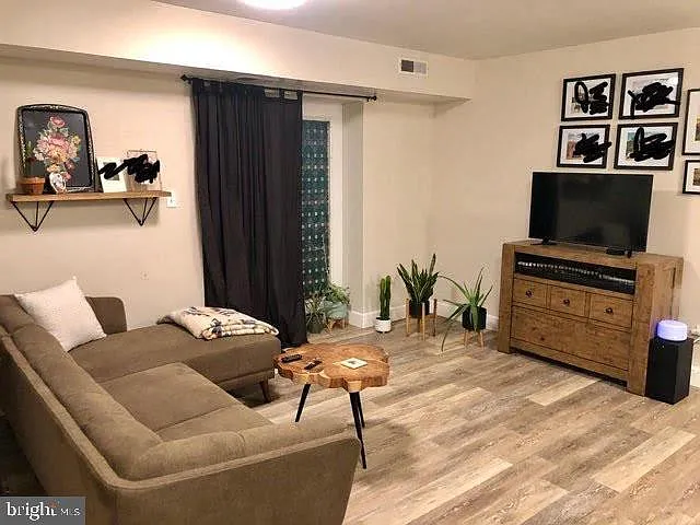 1 bed, 1.0 bath, 550 sqft, $1,495 — Photo 3