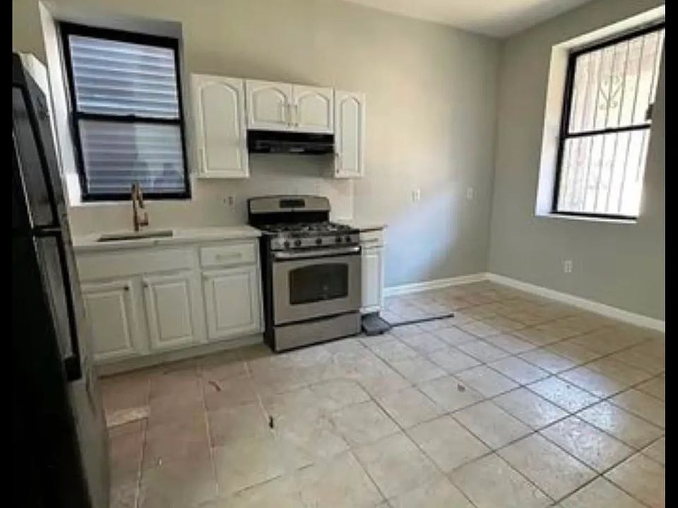 2nd image of 136 S 7th St #2L