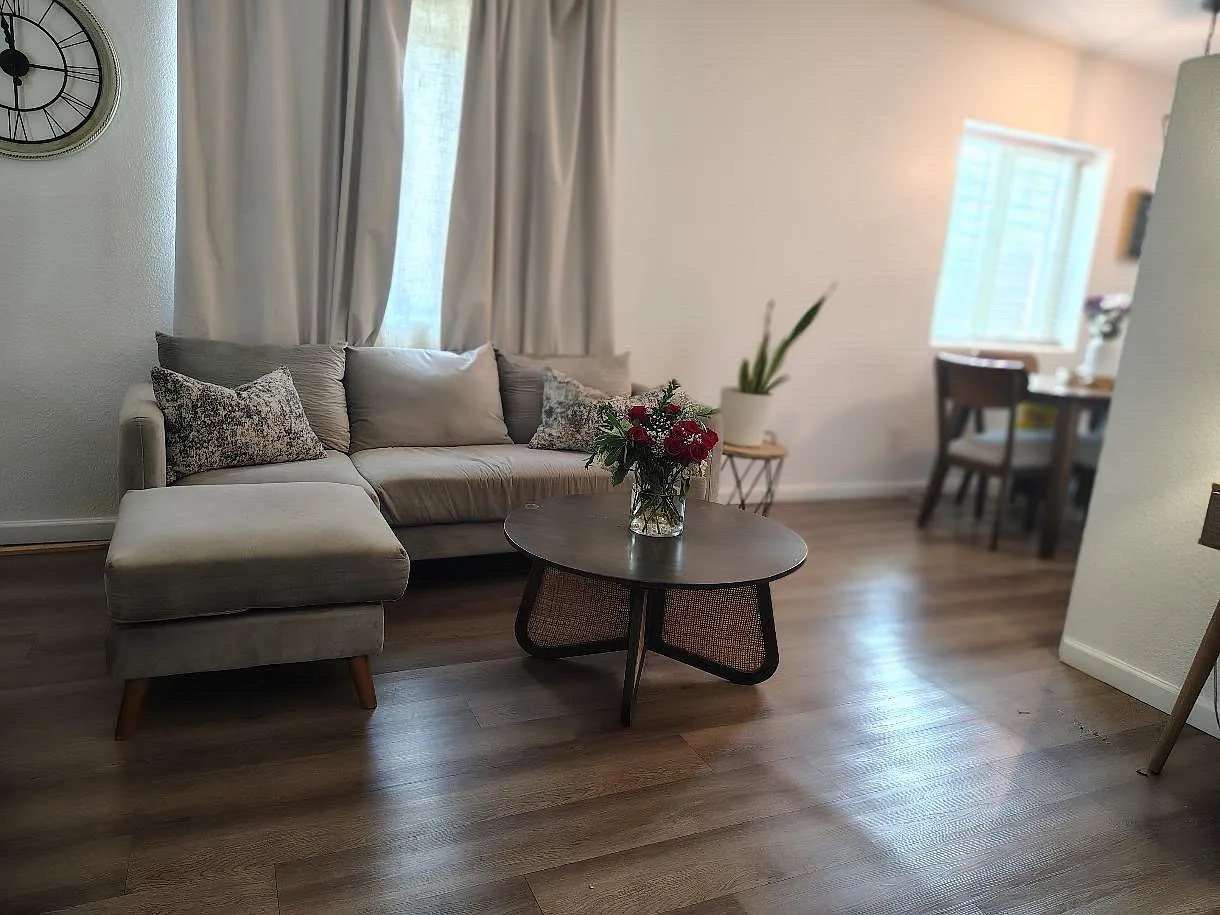 211 W Roger Rd — Photo 2