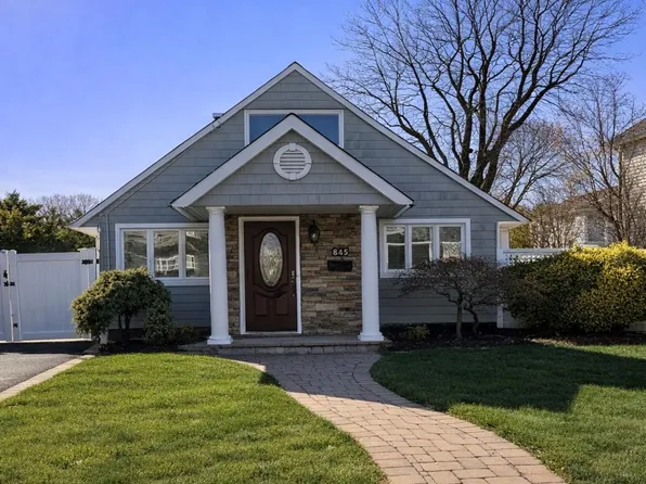 56 Beverly Rd, Merrick, NY 11566