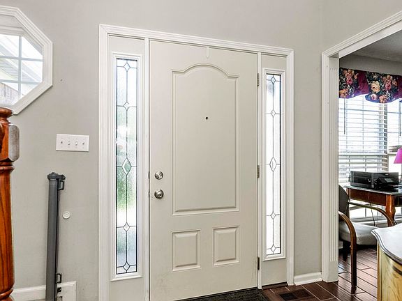 3rd image of 421 Cypress Pl
