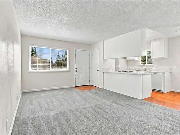 5th image of 2247 Sylmar Ave APT 4