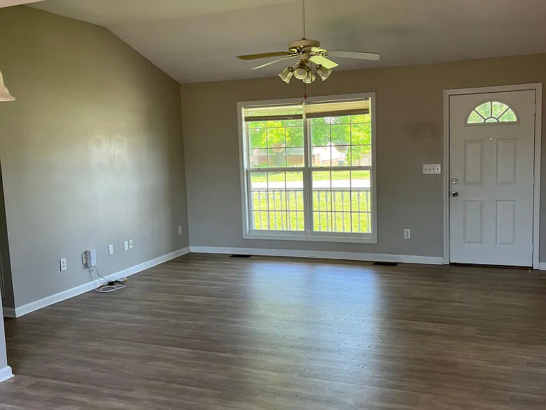 2819 Faith Ln — Photo 4