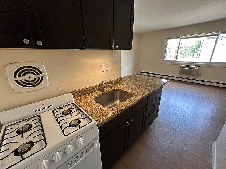 1535 N Van Buren St — Photo 3