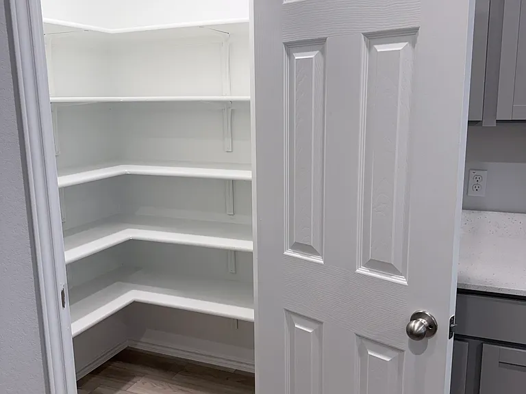 7300 Veronica Ct — Photo 5