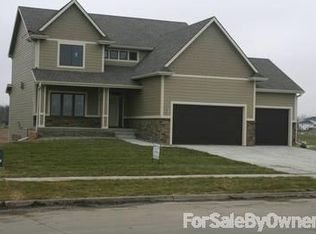 7046 Peckham St, Johnston, IA 50131