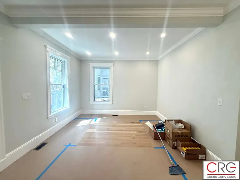 168-170 Webster Ave #1 — Photo 4