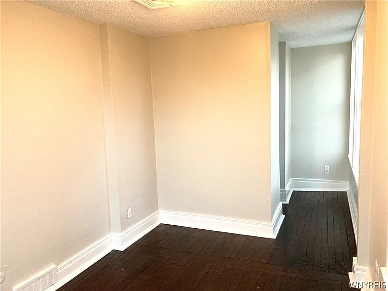 294 S Elmwood Ave #4 — Photo 6