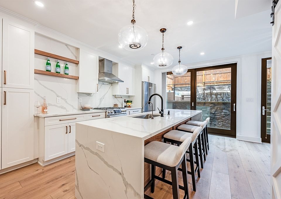 1st image of 776 E 6th St #1
