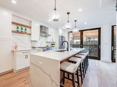 776 E 6th St #1, Boston, MA, 02127