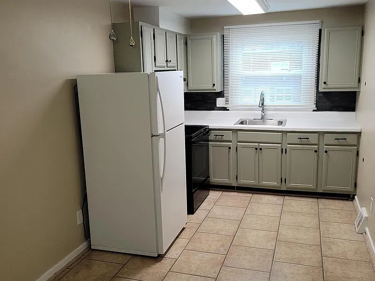 1331 Astor St #2 — Photo 16