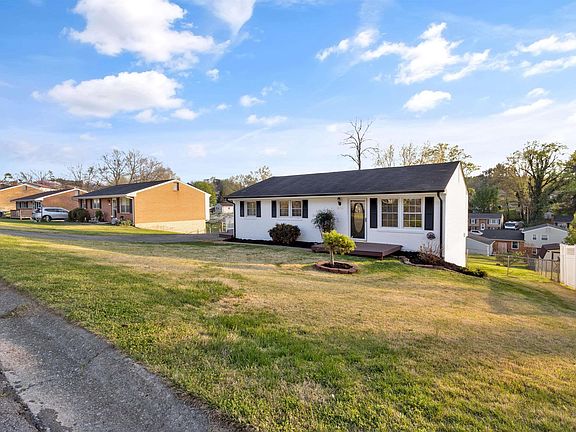 4th image of 3053 Woodway Dr