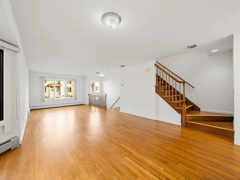 2462B E 7th St #B — Photo 6
