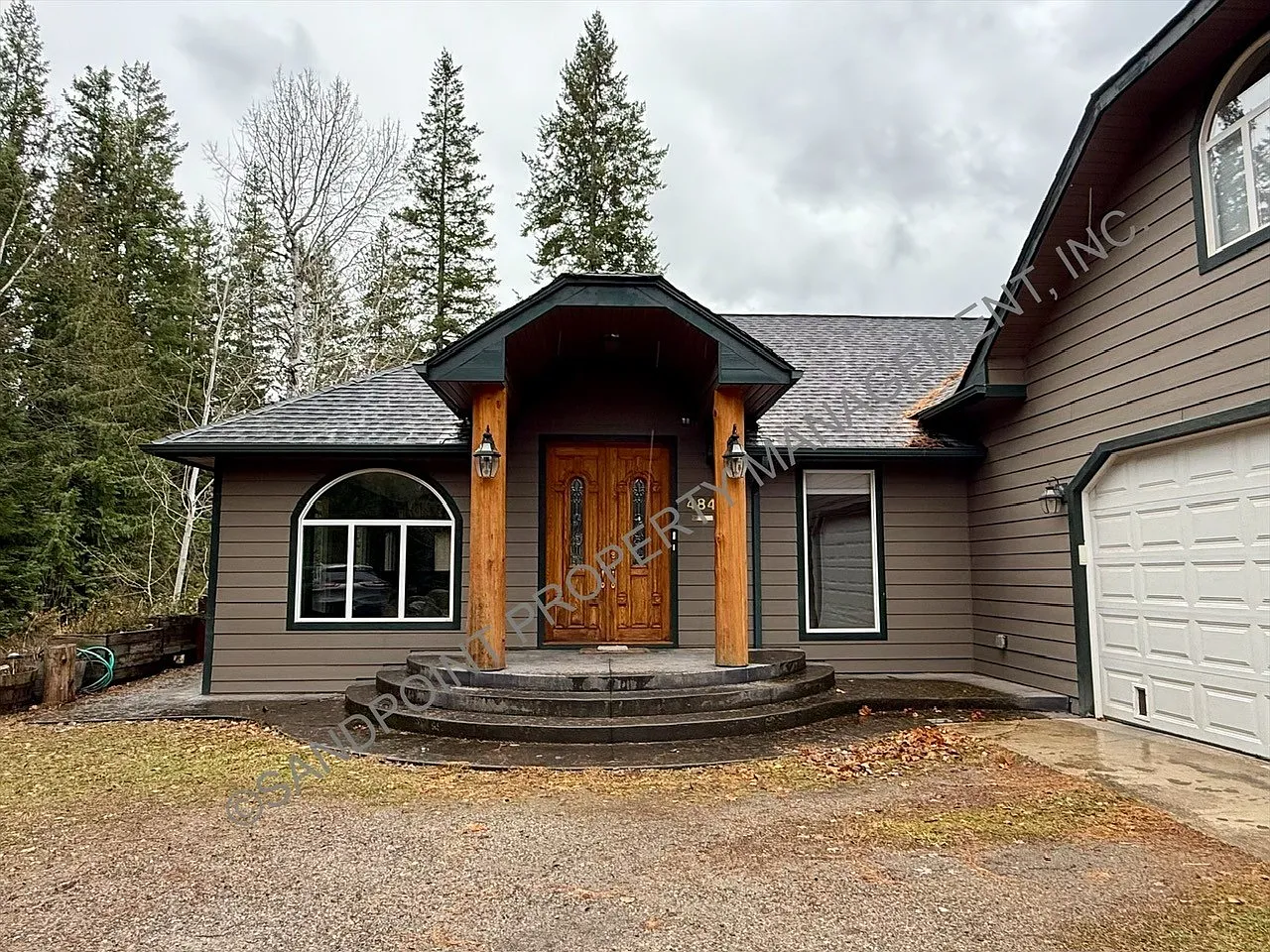 3 bed, 3.5 bath, 4114 sqft, $2,500 — Photo 2