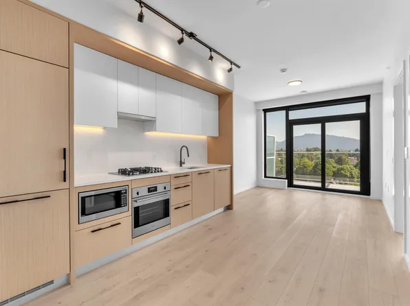 2729 Kingsway, Vancouver, BC