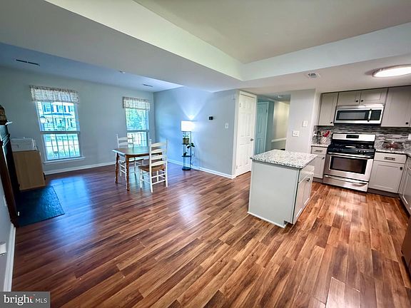 5th image of 6111 Plainville Ln