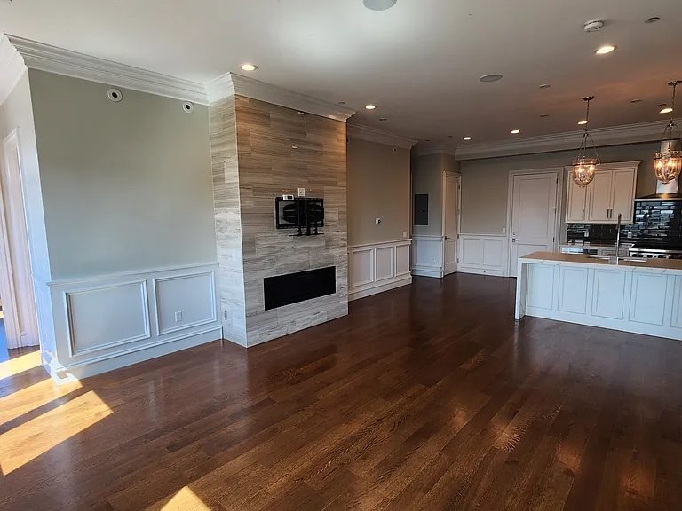 933 E 2nd St #20 — Photo 5