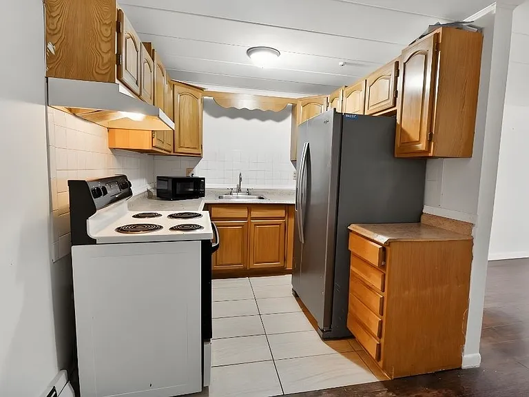 24 Nelson Dr #2D — Photo 4