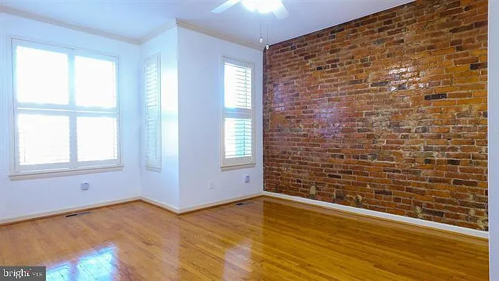 1209 E St NE — Photo 14