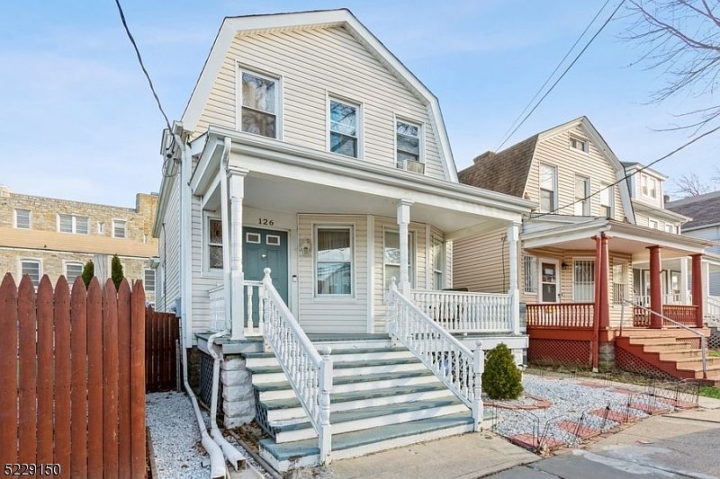 1st image of 126 Linden Ave
