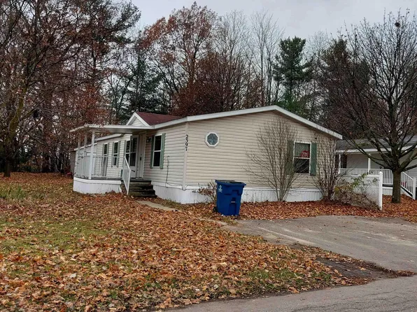 2397 Treelane Dr, Traverse City, MI 49686