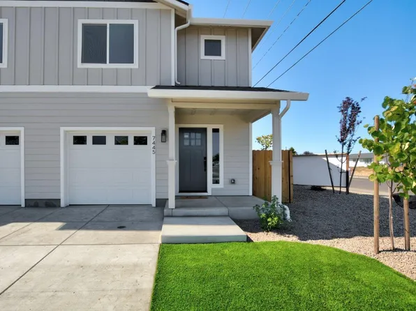 7445 Denman Ct, White City, OR 97503