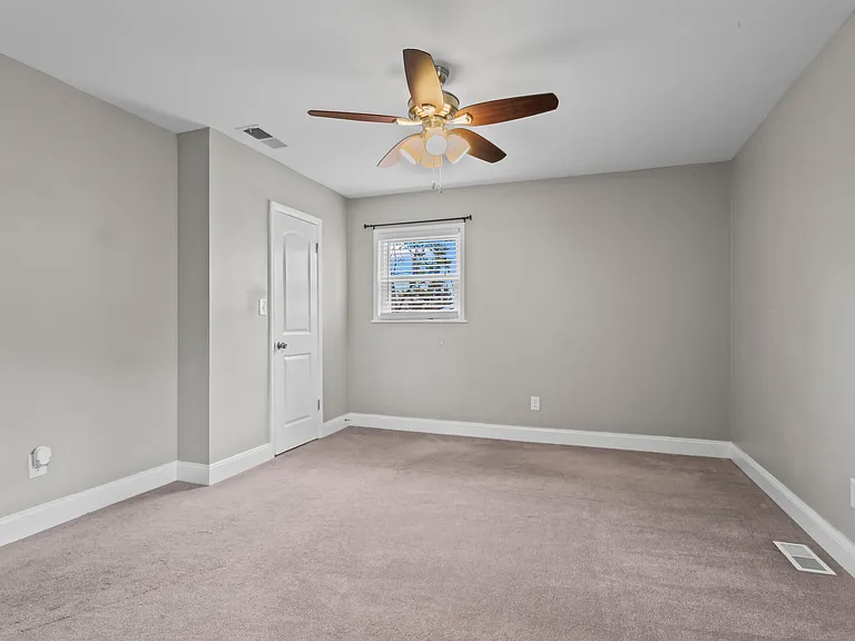 2465 Spring Dr SE — Photo 31