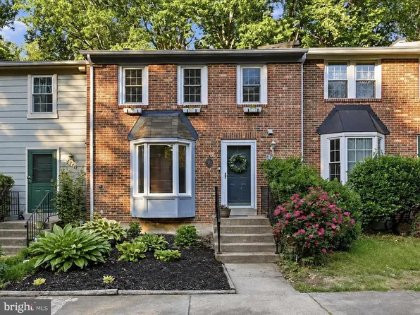 5723 Walnut Wood Ln, Burke, VA 22015