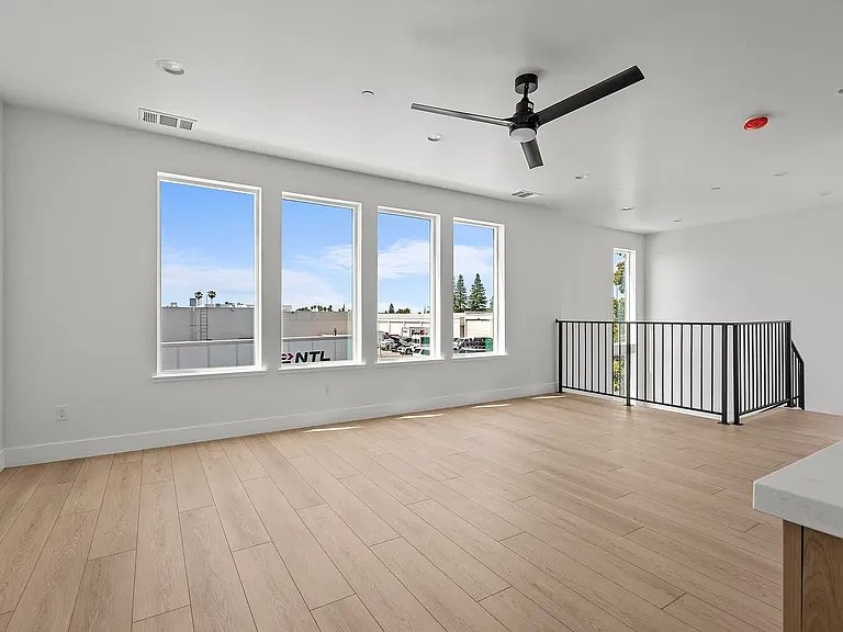 4825 Chippendale Dr — Photo 4