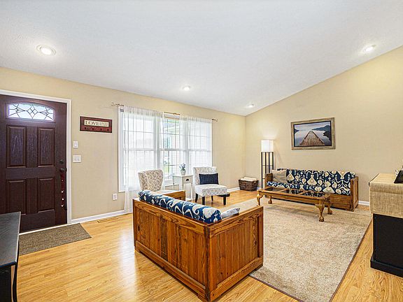 3rd image of 8363 Silverado Ln