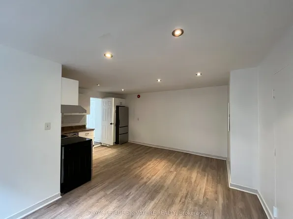 557 Markham St #102, Toronto, ON M6G 2L6