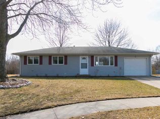 1917 Delwood Dr, Iowa City, IA 52240