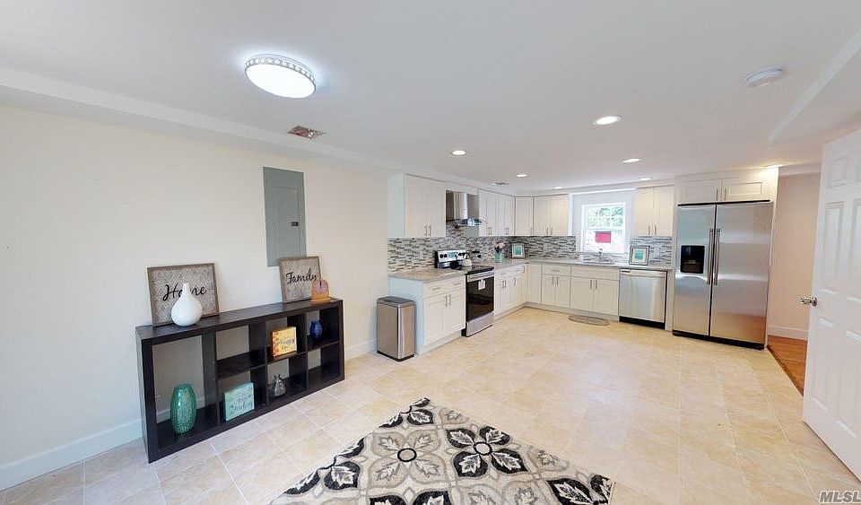1st image of 17 Holly Ln