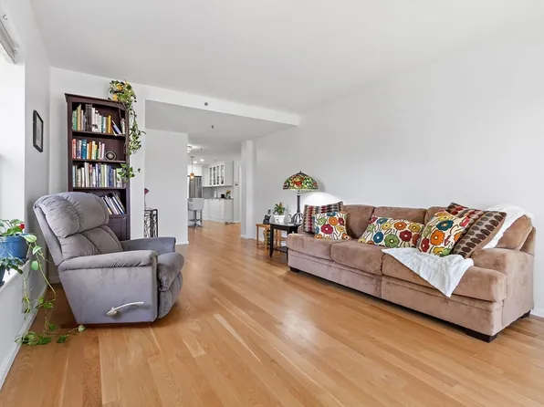 300 Allston St APT 416, Brighton, MA 02135