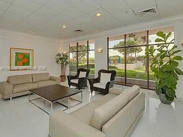 5700 Collins Ave #8A — Photo 10