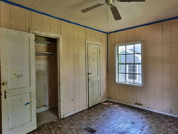 3rd image of 127 Barbara Ave