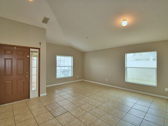 SPAACIOUS LIVING ROOM