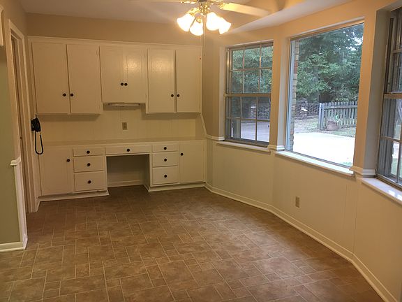 4th image of 1024 Hansford Pl