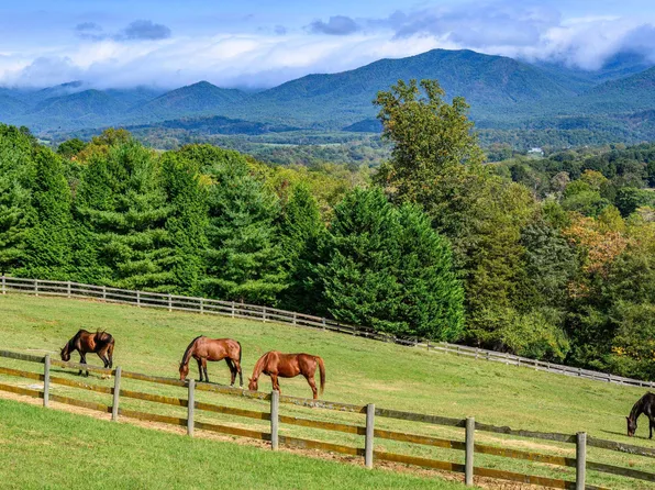 110 Dawn Ridge Ln, Glasgow, VA 24555