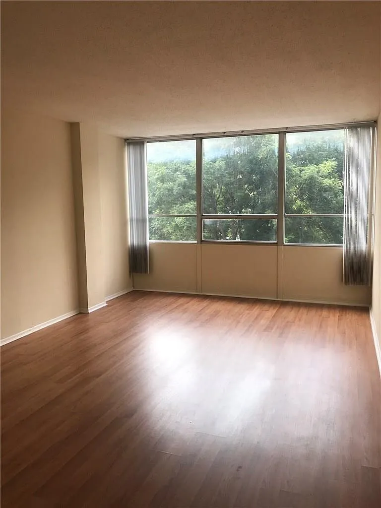 Building Photo - 1800 Lavaca St #205