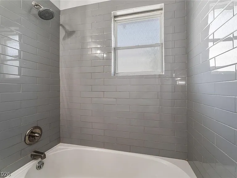 1921 Franklin Ave — Photo 18