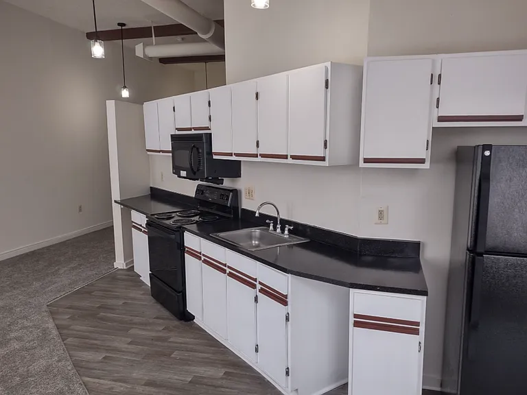 Marlboro Classic Apt & Redwood Square — Photo 126