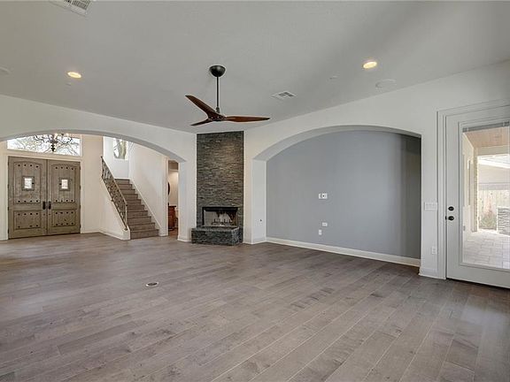 5th image of 308 Westwood Ter