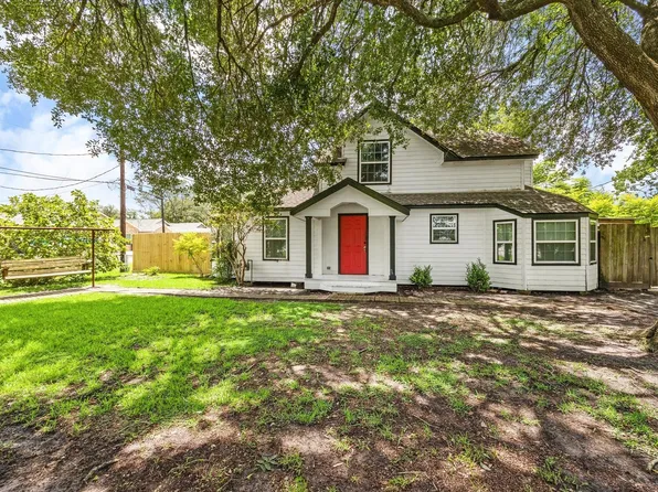 3702 Chanterway St, Bacliff, TX 77518