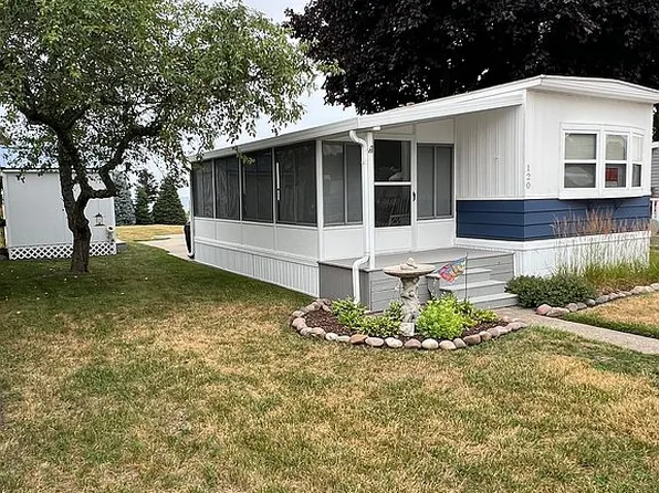 120 Shoreline Dr E, Port Sanilac, MI 48469